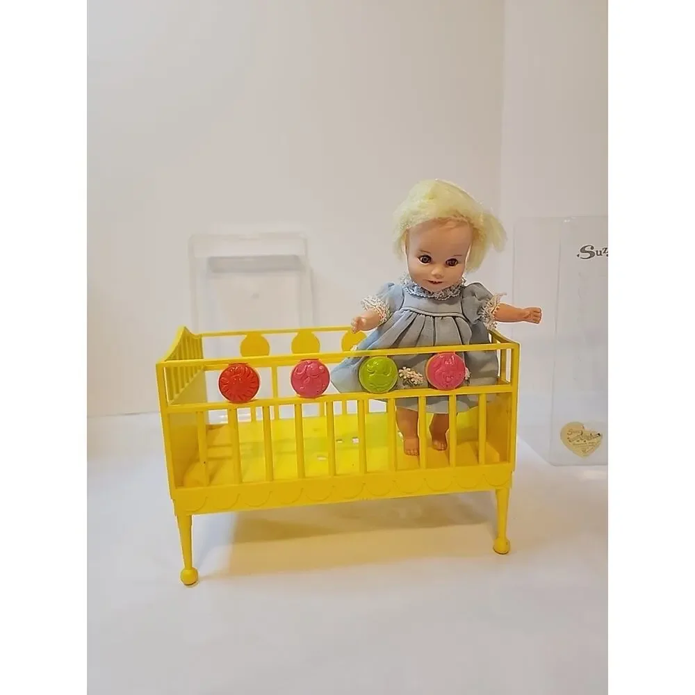 Vtg 1964 Suzy Cute Drink N Wet Doll Crib & Clear Case Topper